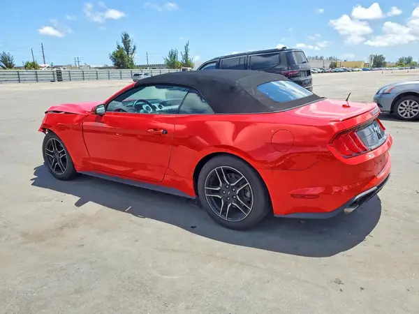 1FATP8UH4N5101808 2022 FORD MUSTANG - Image 2