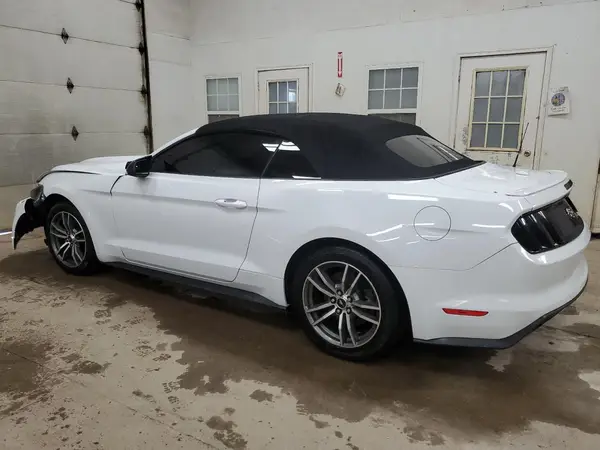 1FATP8UH5H5267338 2017 FORD MUSTANG - Image 2