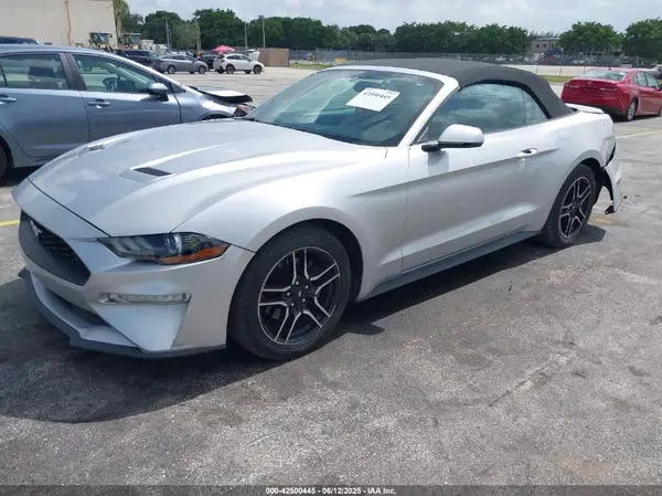 1FATP8UH5J5132883 2018 FORD MUSTANG - Image 2
