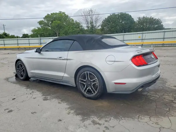 1FATP8UH5J5133077 2018 FORD MUSTANG - Image 2