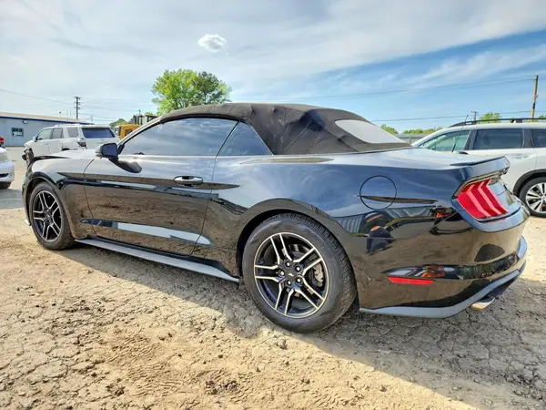 1FATP8UH5J5133743 2018 FORD MUSTANG - Image 2