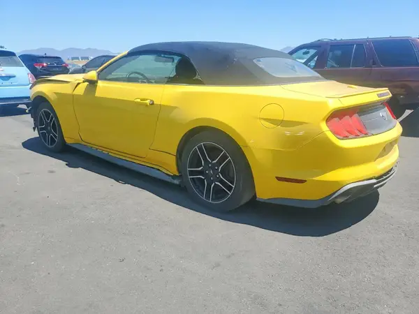 1FATP8UH5J5136433 2018 FORD MUSTANG - Image 2