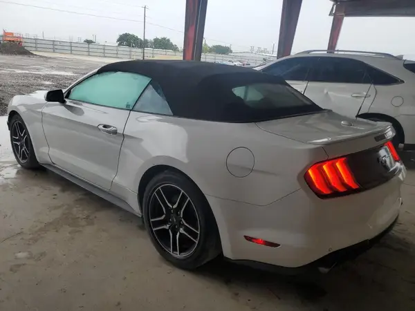 1FATP8UH5J5143091 2018 FORD MUSTANG - Image 2