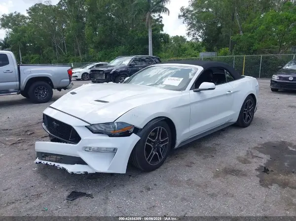 1FATP8UH5L5119781 2020 FORD MUSTANG - Image 2