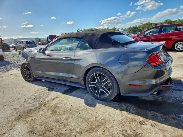 1FATP8UH5L5136886 2020 FORD MUSTANG - Image 2