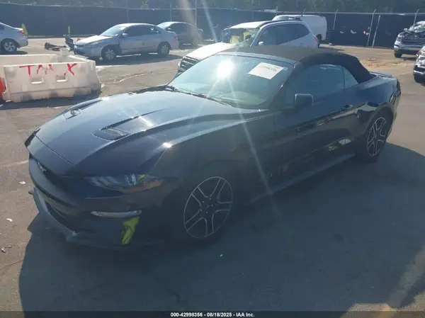 1FATP8UH5L5137469 2020 FORD MUSTANG - Image 2