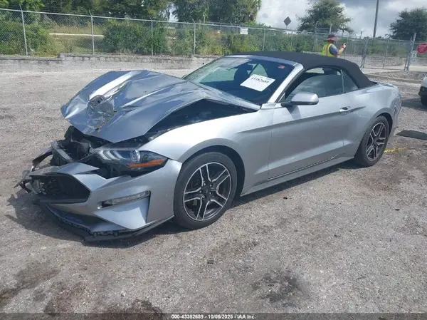 1FATP8UH5M5103954 2021 FORD MUSTANG - Image 2