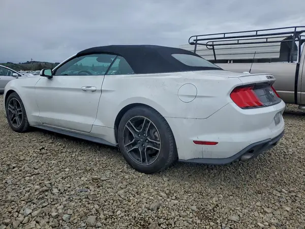 1FATP8UH5M5105073 2021 FORD MUSTANG - Image 2