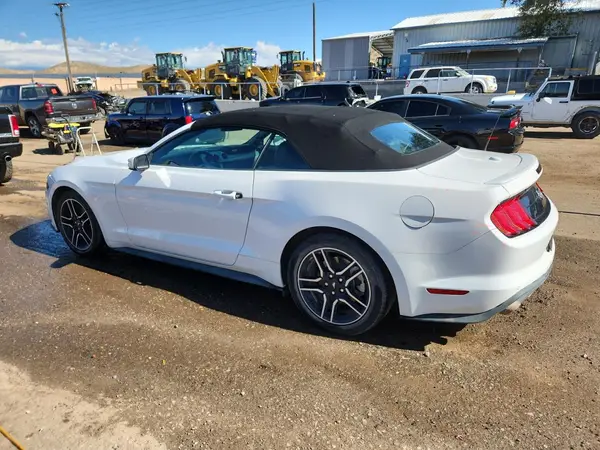 1FATP8UH5M5116073 2021 FORD MUSTANG - Image 2