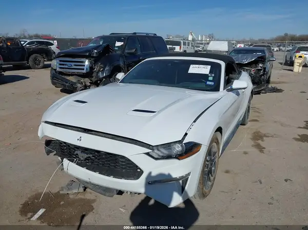 1FATP8UH5N5104622 2022 FORD MUSTANG - Image 2