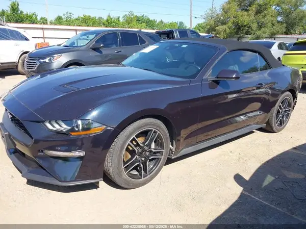 1FATP8UH5N5133246 2022 FORD MUSTANG - Image 2