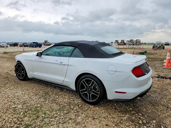1FATP8UH5P5110858 2023 FORD MUSTANG - Image 2