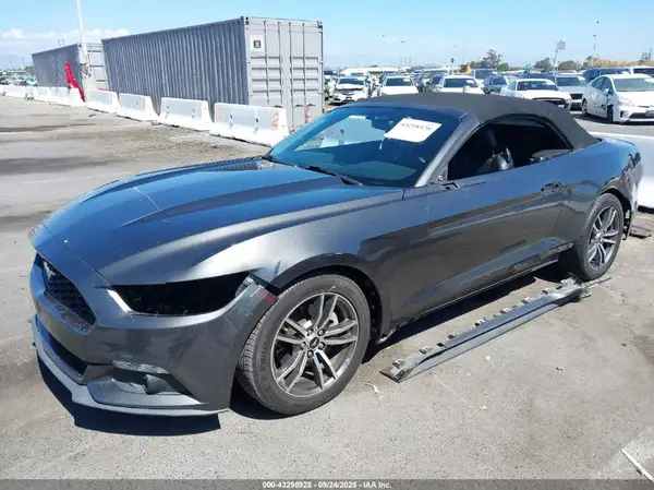 1FATP8UH6G5329201 2016 FORD MUSTANG - Image 2