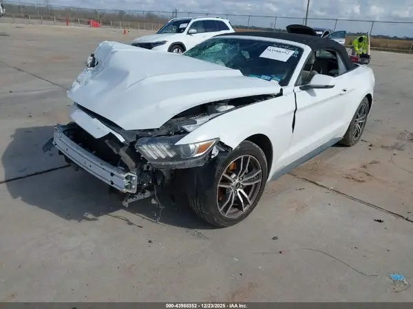 1FATP8UH6H5267218 2017 FORD MUSTANG - Image 2