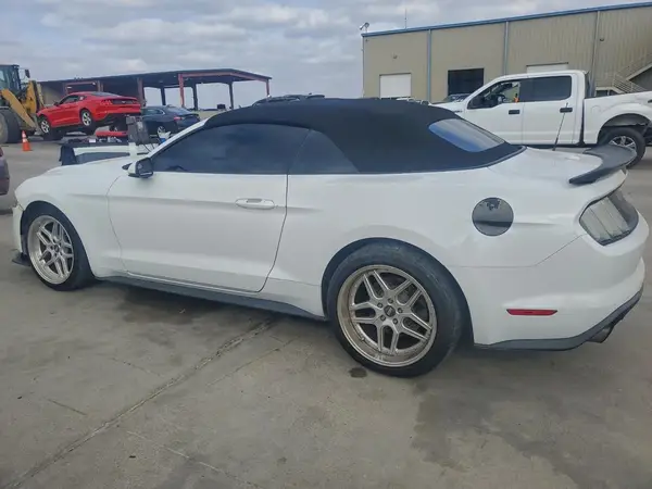 1FATP8UH6J5111623 2018 FORD MUSTANG - Image 2