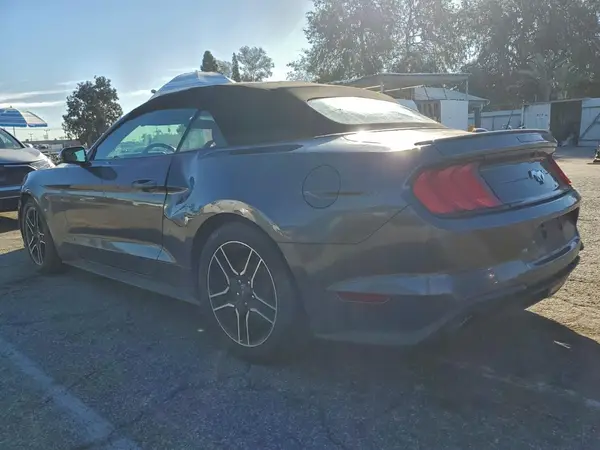 1FATP8UH6J5142631 2018 FORD MUSTANG - Image 2