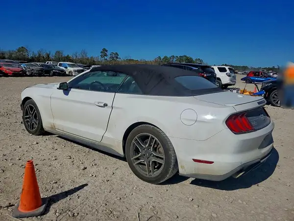 1FATP8UH6J5177475 2018 FORD MUSTANG - Image 2
