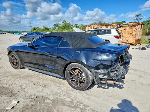 1FATP8UH6M5120519 2021 FORD MUSTANG - Image 2