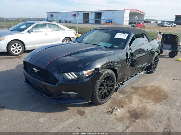1FATP8UH7G5307644 2016 FORD MUSTANG - Image 2