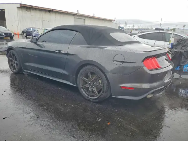 1FATP8UH7J5124509 2018 FORD MUSTANG - Image 2