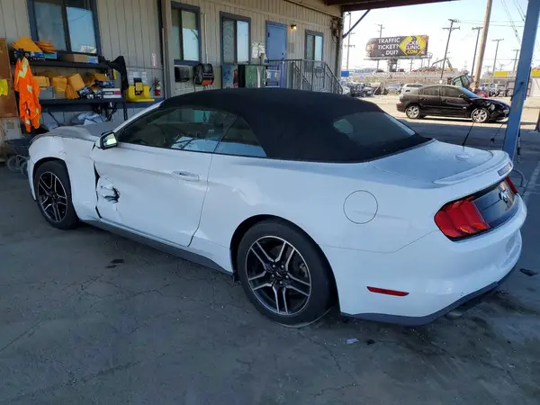 1FATP8UH7J5132397 2018 FORD MUSTANG - Image 2