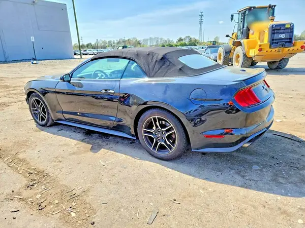 1FATP8UH7J5145246 2018 FORD MUSTANG - Image 2
