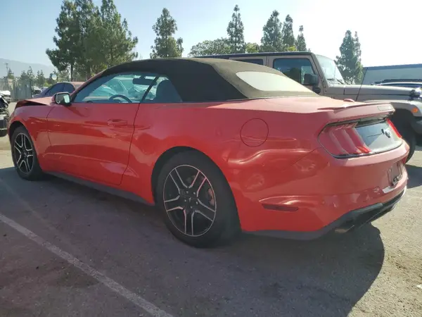 1FATP8UH7J5156831 2018 FORD MUSTANG - Image 2