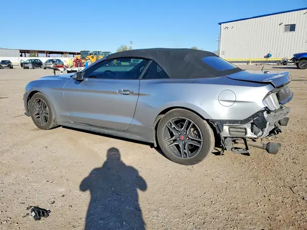 1FATP8UH7N5105089 2022 FORD MUSTANG - Image 2
