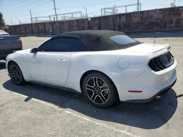 1FATP8UH7N5105660 2022 FORD MUSTANG - Image 2