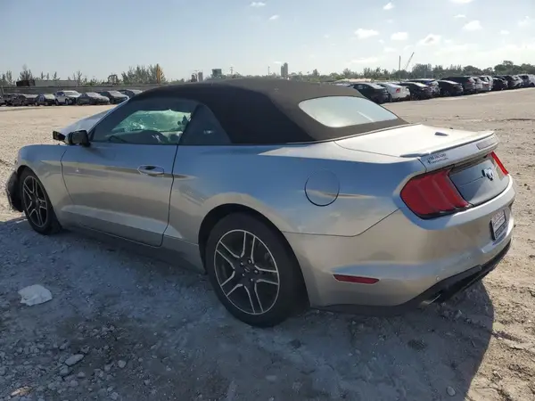 1FATP8UH7N5118943 2022 FORD MUSTANG - Image 2