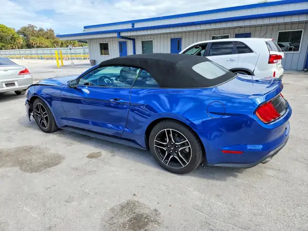 1FATP8UH7P5100459 2023 FORD MUSTANG - Image 2