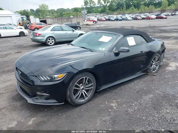 1FATP8UH8G5221775 2016 FORD MUSTANG - Image 2