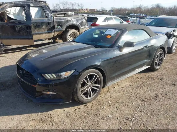 1FATP8UH8H5229473 2017 FORD MUSTANG - Image 2