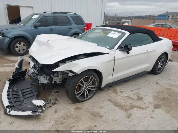 1FATP8UH8H5339889 2017 FORD MUSTANG - Image 2