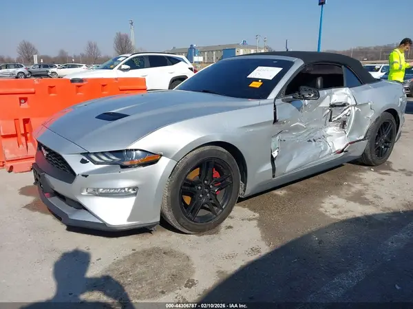 1FATP8UH8J5124065 2018 FORD MUSTANG - Image 2