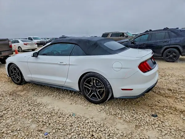 1FATP8UH8J5132652 2018 FORD MUSTANG - Image 2