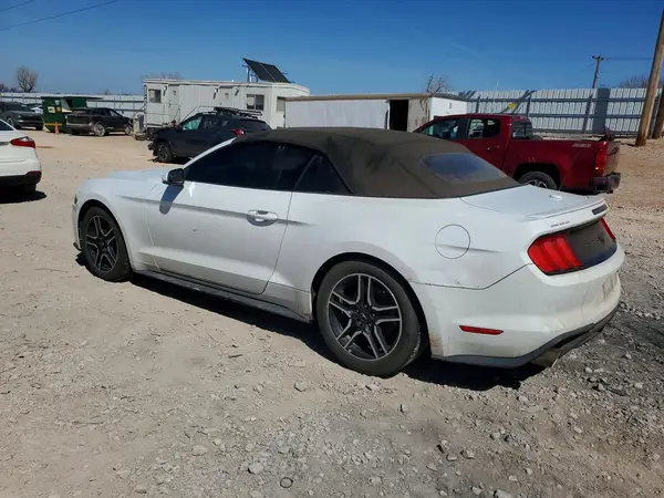 1FATP8UH8J5133395 2018 FORD MUSTANG - Image 2