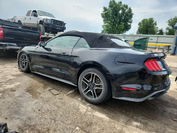 1FATP8UH8J5138578 2018 FORD MUSTANG - Image 2