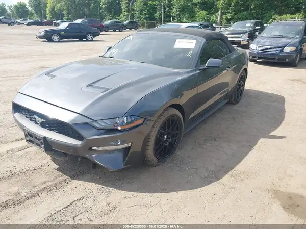 1FATP8UH8J5139102 2018 FORD MUSTANG - Image 2