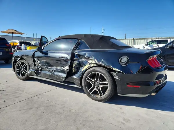 1FATP8UH8J5177039 2018 FORD MUSTANG - Image 2