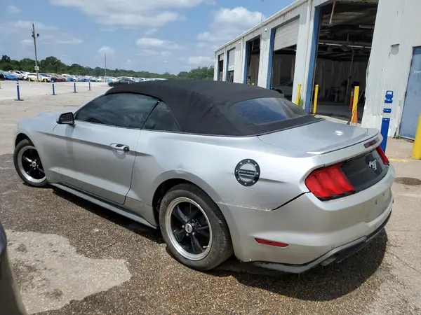 1FATP8UH8K5138680 2019 FORD MUSTANG - Image 2