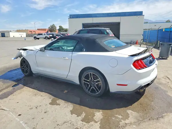 1FATP8UH8L5105969 2020 FORD MUSTANG - Image 2