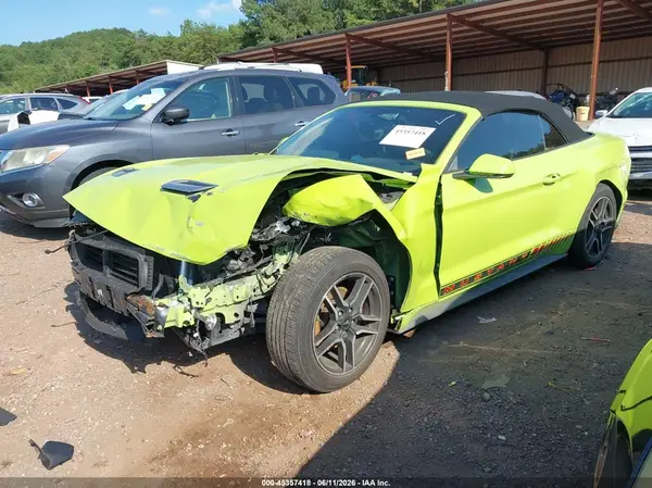 1FATP8UH8L5125882 2020 FORD MUSTANG - Image 2