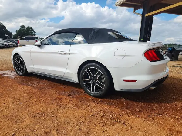 1FATP8UH8M5100868 2021 FORD MUSTANG - Image 2