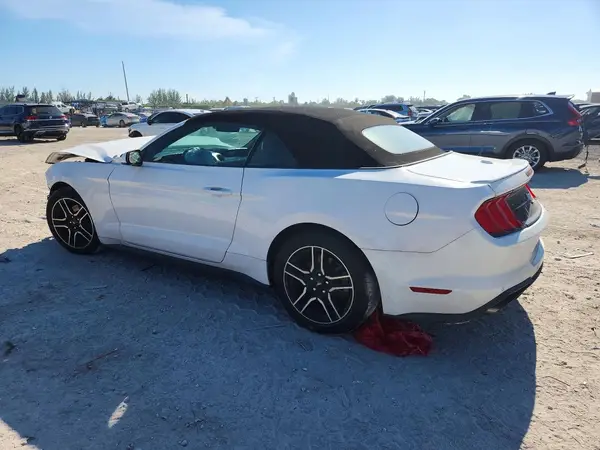 1FATP8UH8M5111773 2021 FORD MUSTANG - Image 2