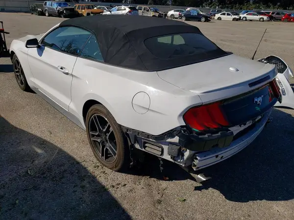 1FATP8UH8M5117153 2021 FORD MUSTANG - Image 2