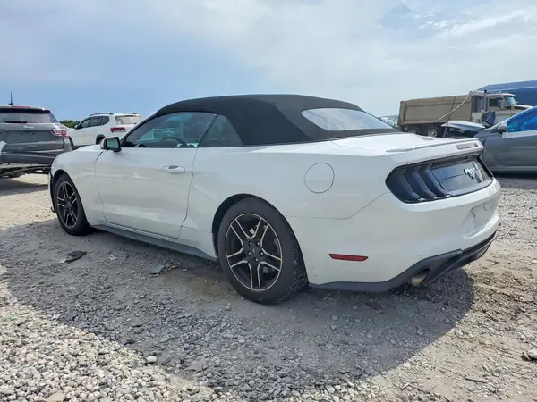 1FATP8UH8M5124958 2021 FORD MUSTANG - Image 2
