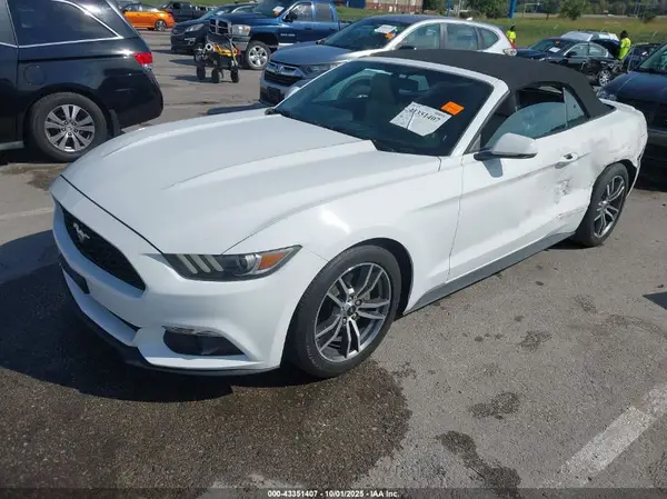 1FATP8UH9G5274761 2016 FORD MUSTANG - Image 2