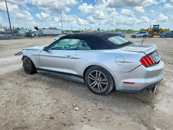 1FATP8UH9G5328785 2016 FORD MUSTANG - Image 2