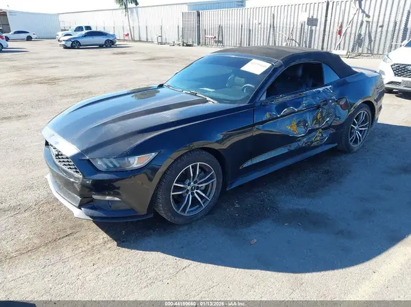 1FATP8UH9H5205389 2017 FORD MUSTANG - Image 2